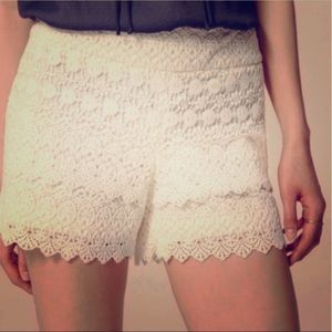Loft Riviera short size 4 white crochet lace